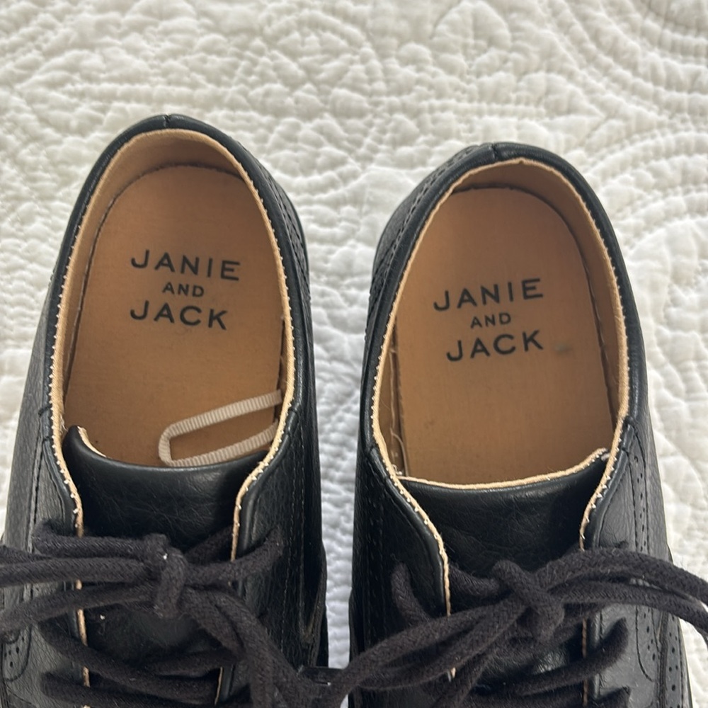 Janie & Jack Wingtip Sneaker - Picture 6 of 13